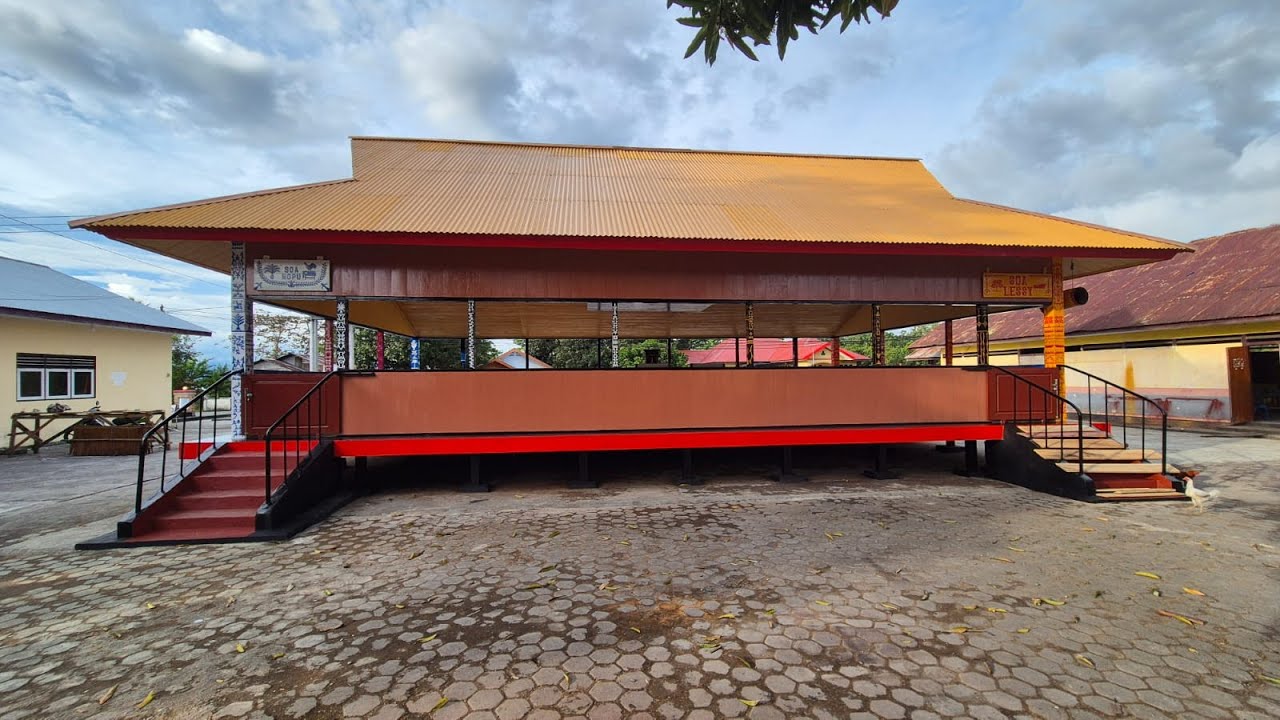 Tutup Bumbungan Baileu Amahai