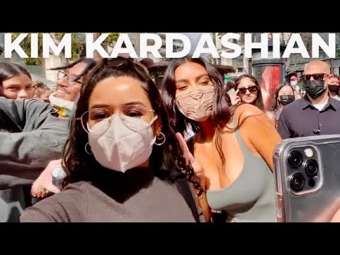 Vídeo: Kim Kardashian Amb Làtex I La Seva Filla North Amb Llapis De Llavis Negre Assisteixen A Una Església De Los Angeles