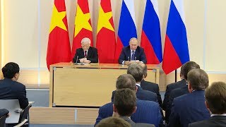 Tổng Bí thư Nguyễn Phú Trọng và Tổng thống Vladimir Putin gặp gỡ báo chí sau hội đàm