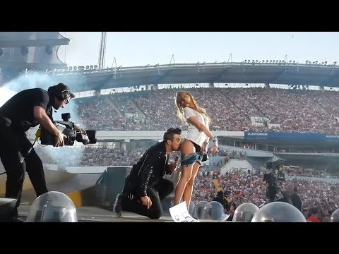 Konserlerinde Yapmaması Gereken Şeyleri Yapmış 8 Ünlü