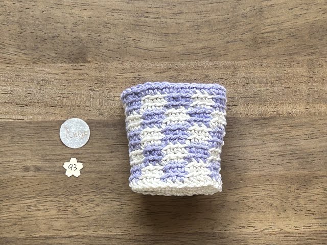 Crochet 93: From the bottom to the side, change the color from the