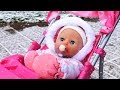 Baby Born -nuken talvivaatteet. Baby Annabell -nukke menee kävelylle. Vauvanuken aamurutiinit.