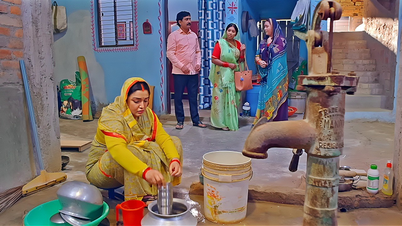 Amrapali Dubey को घर की नौकरानी बनाकर बड़ी बहु अपने पति के साथ मजे करने निकली | New Bhojpuri Movie