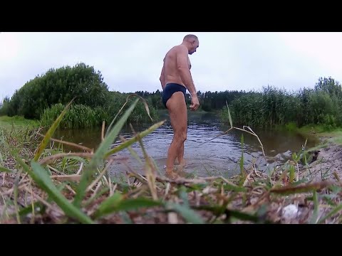 Красивое лесное озеро, купание в рассвет АТЛАНТЫ НА СОЛНЦЕ - YouTube