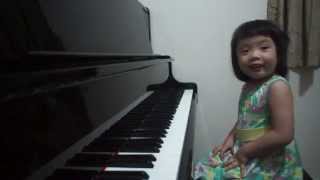 Amazing 3-year-old baby girl plays Grade 5 piano ~ 師承邱世傑