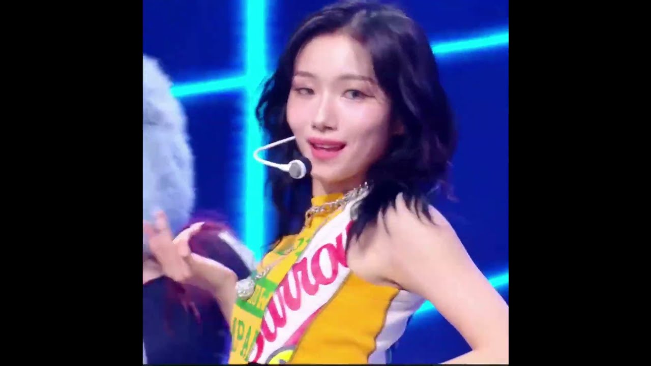YOUNGEUN CUT - Kep1er 'Problem' Music Bank Performance - YouTube