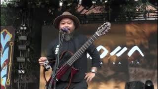 PUSAKATA - Untuk Perempuan yang Sedang dalam Pelukan