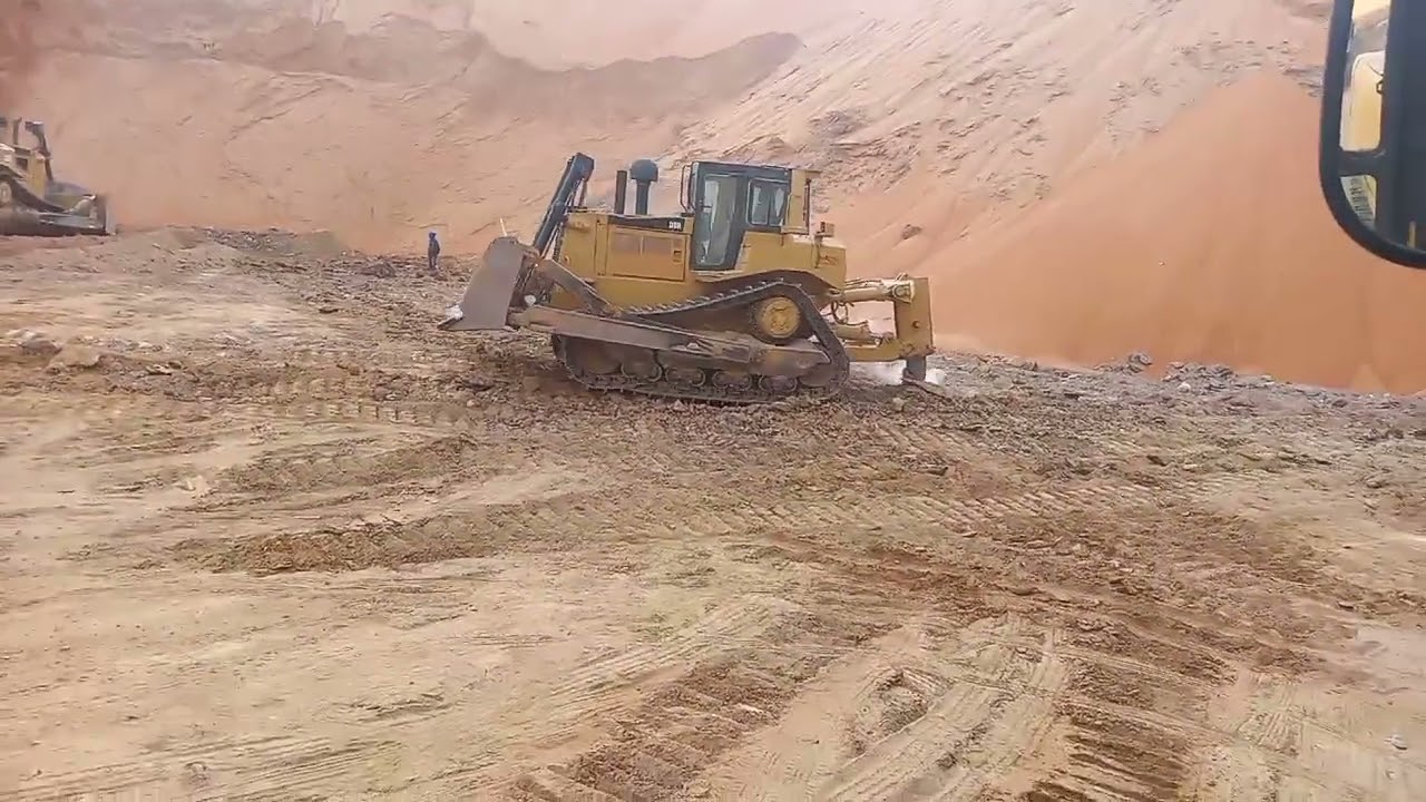 CAT D8T DOZER RIPPING THROUGH HARD ROCKS - YouTube