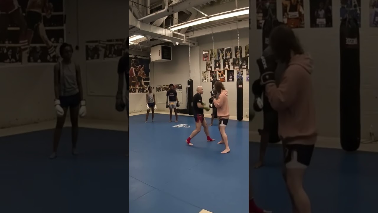 Muay Thai switch tag drill for speed #muaythai #kickboxing #martialarts