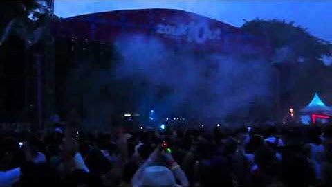 Zoukout 2010 part 15 - David Guetta - Smack my bitch up (The Prodigy)