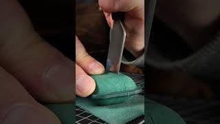 شكل واحد، كفر جوال وكفر سماعات، استخدام يومي مريح 📱🎧#جلد #كفر #سماعات #ستايل #حرفة