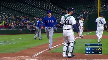 TEX@SEA: Fielder hits a sacrifice fly to extend lead