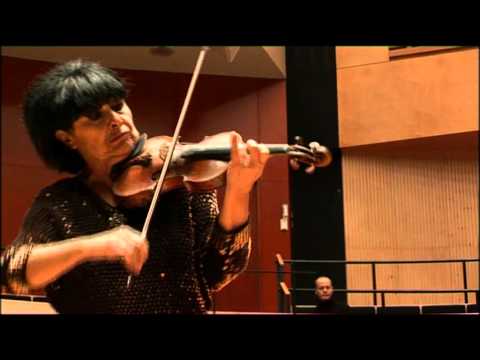 Liana Isakadze playing Mendelssohn's Violin Concerto (excerpt)