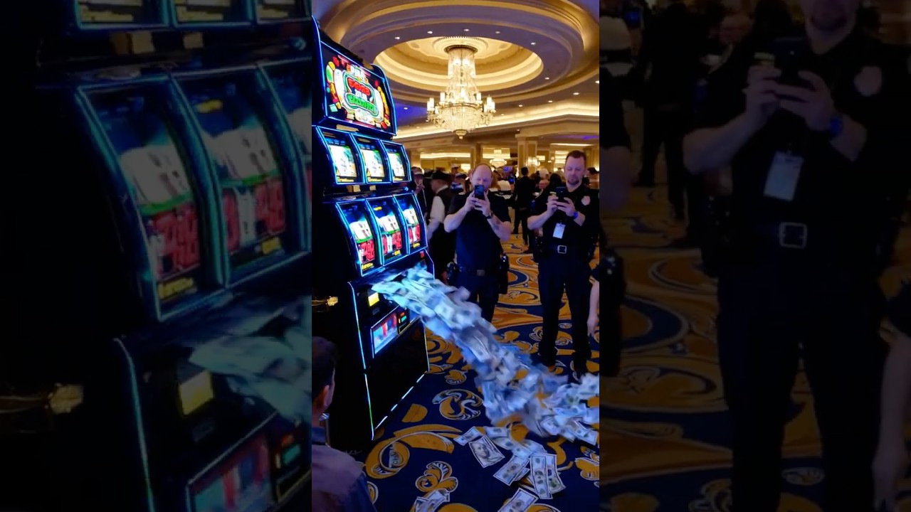 slot online maxbet Broken Slot Machine Hits Jackpot!