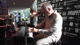 Video thumbnail of "Fabio Frizzi live solo playing L'ALDILA theme (Lucio Fulci)"