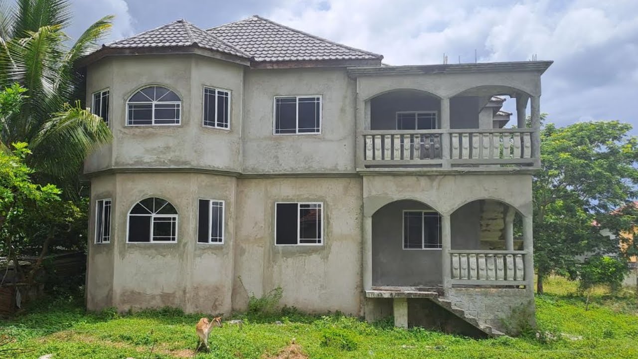 Unfinished 8 Bedroom 4 Bathroom House for sale in Olive Park, Santa
