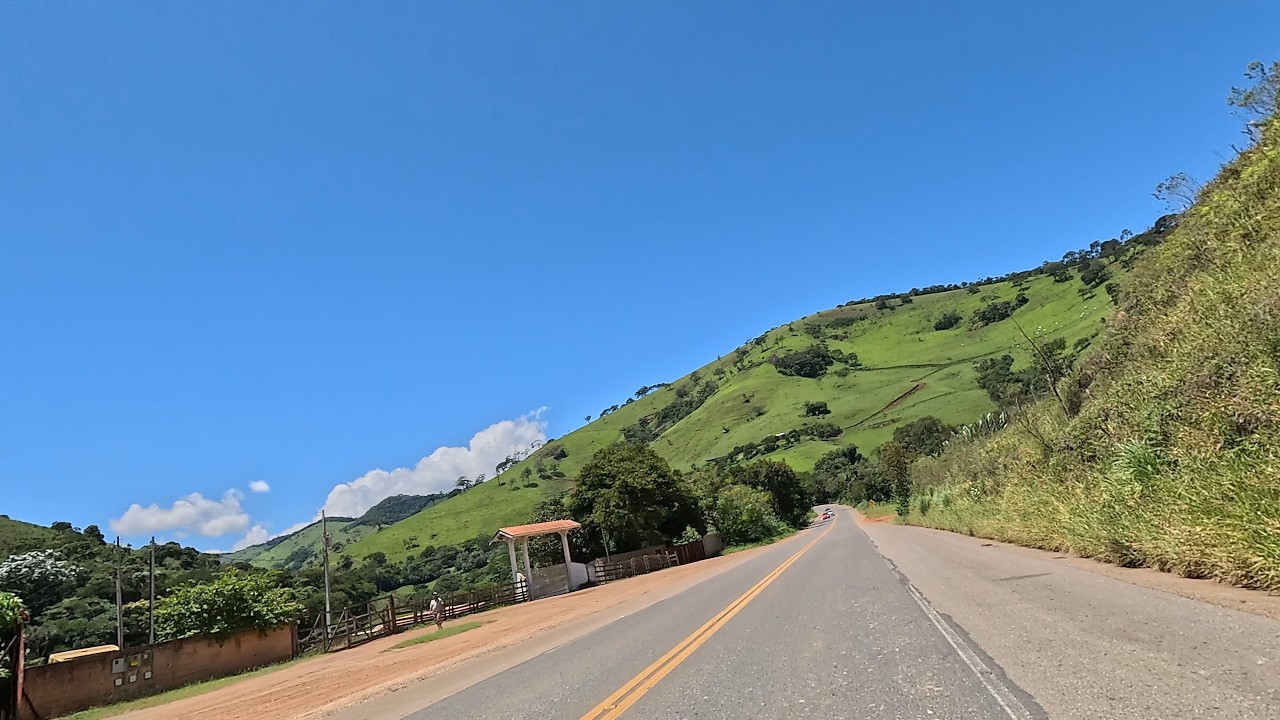 Lindo Caminho entre Säo Bento do Sapucai a Campos do Jordáo