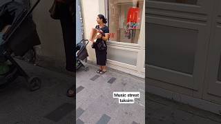 best music  with cute laydy taksim مقطع موسيقي من شارع تقسيم اسطنبول ترند تركيا music shorts