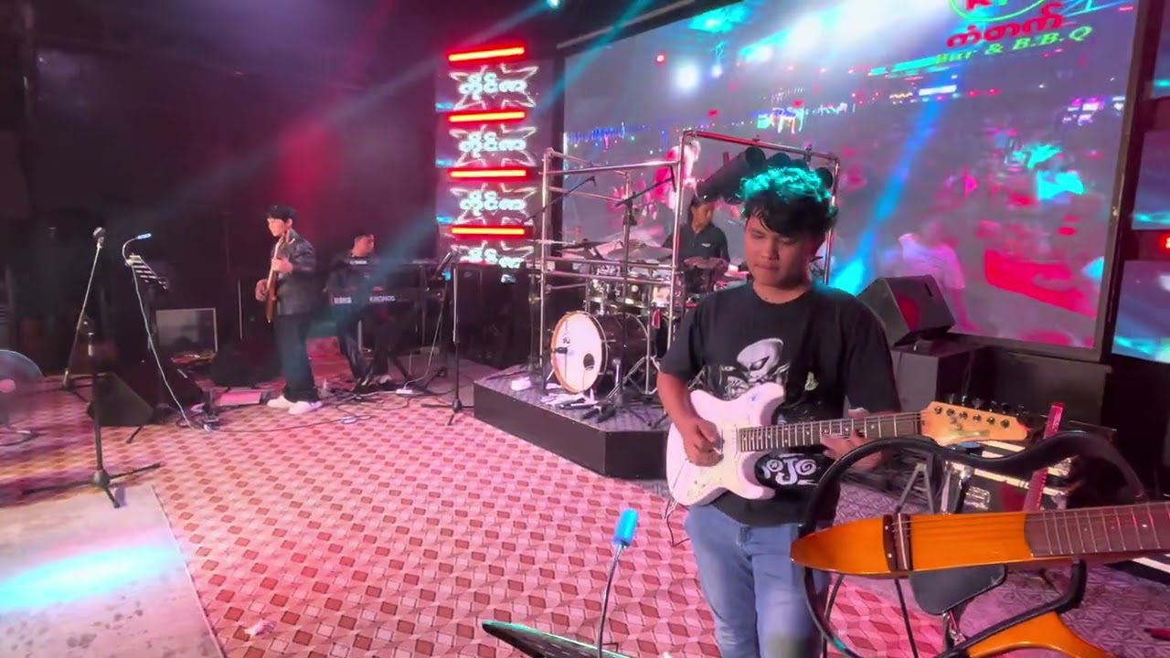 “ငယ်ဖေါ် “ကိုင်ဇာ music band ကတုံးညီအကို