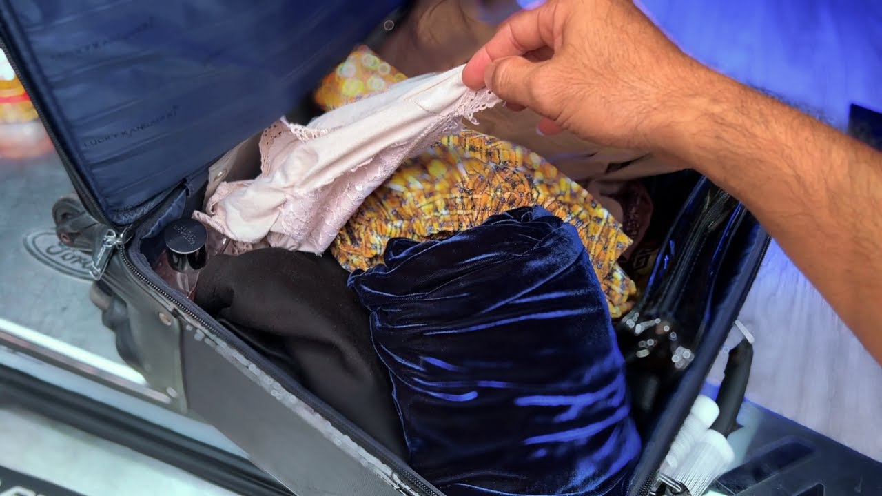 数日間の出張用バックパックの中