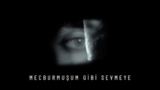 Doğan Duru - Mecburmuşum Gibi Sevmeye (Official Lyric Video) Resimi