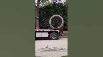 Unloading a cement pipe in a clever way- good methods can improve work efficiency