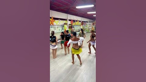 Matatini Mou at Aratoa Dance School in Tahiti Shaking her HIPS #dance #shorts