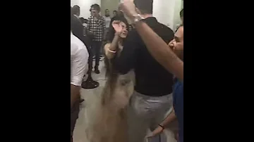 فيديو حصري احمد حسن وزينب بيرقصوا بخطوبتهم 