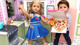 Play Dolls makes pizza for a friend!