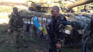 20 ополченцев на жигулях захватили колонну украинских танков (Старобешево) 20 ополченцев на жигулях захватили колонну украинских танков (Старобешево)