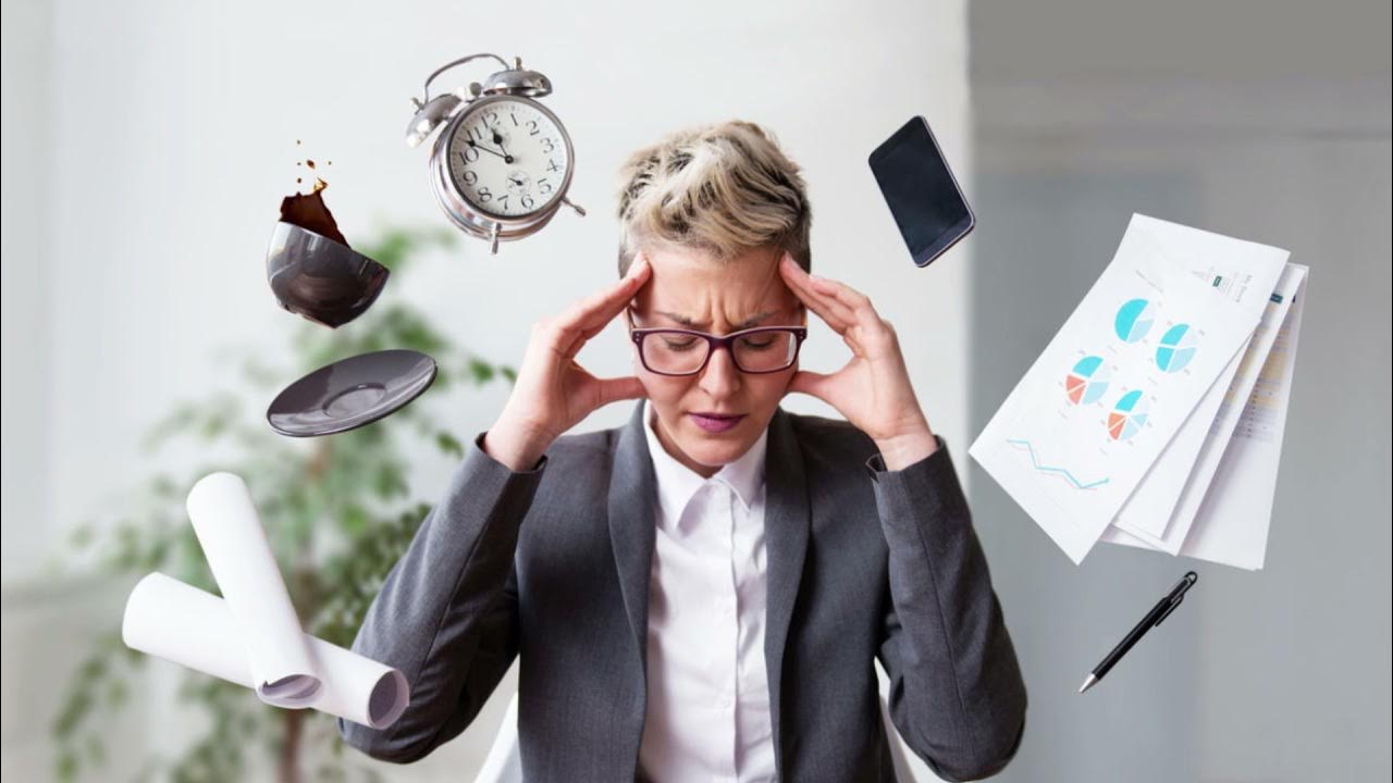 Много дел одновременно. Многозадачность. Занятая женщина. Энергичный человек. Многозадачность женщины.