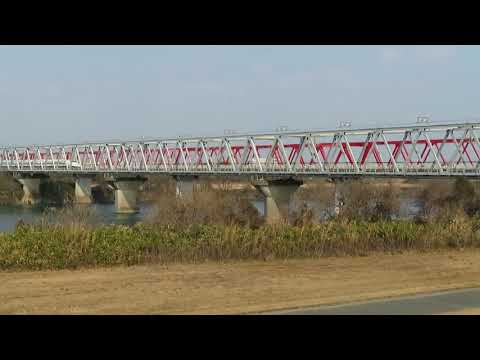 長良川を渡る東海道新幹線