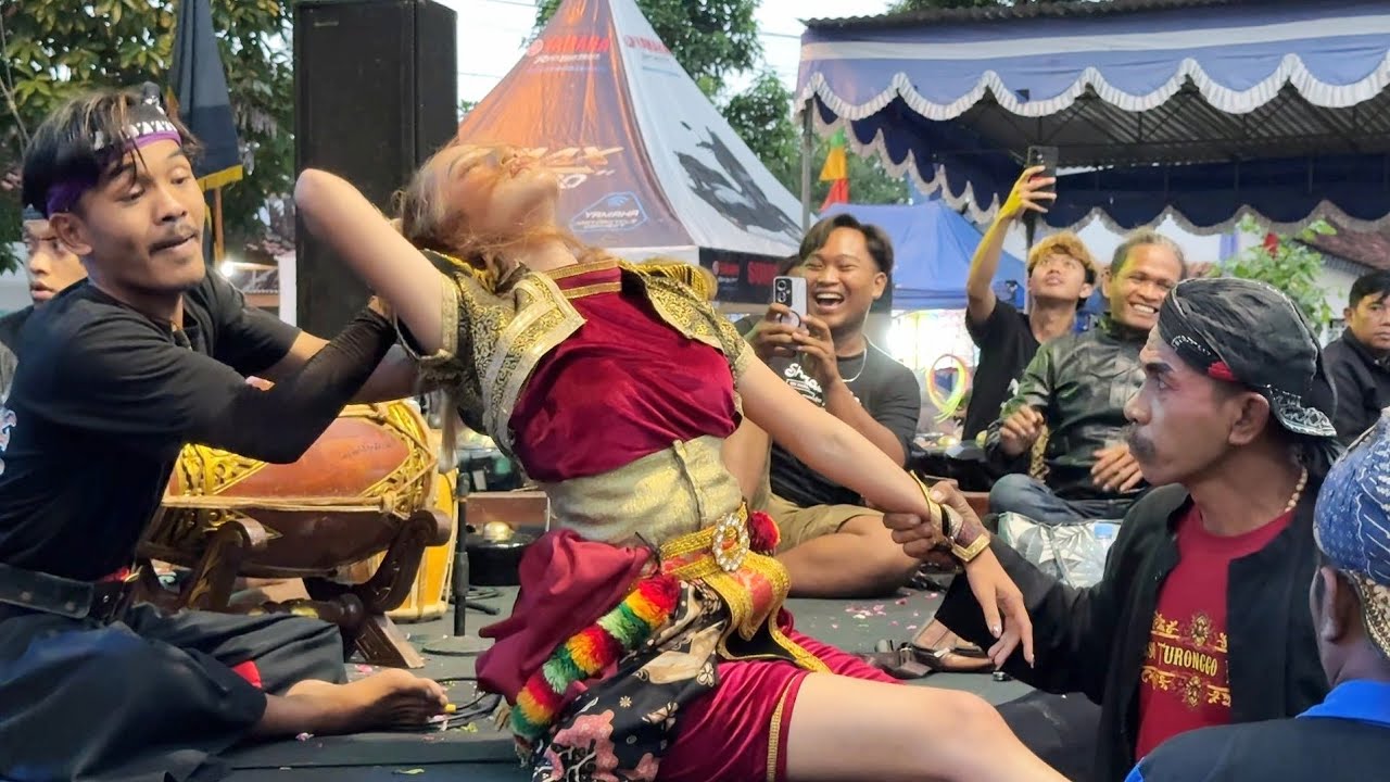 merinding melihatnya❗penyembuhan jathilan putri kesurupan bekso turonggo wulung