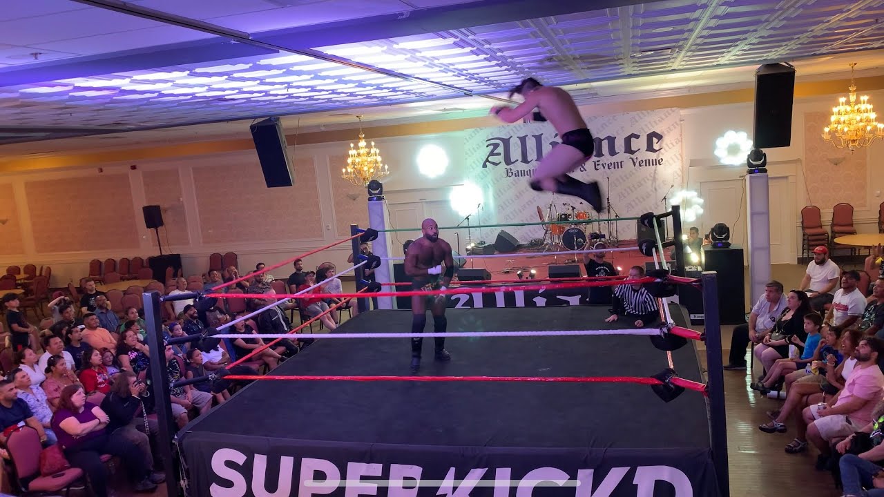 Ryan Matthias vs Dallas Kyle - Superkickd