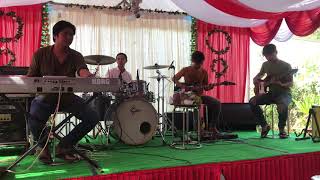 Oun ey oun srey - saravan khmer . band Color