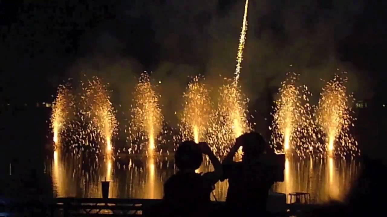 Universal Studios Hollywood Fireworks in HD - YouTube