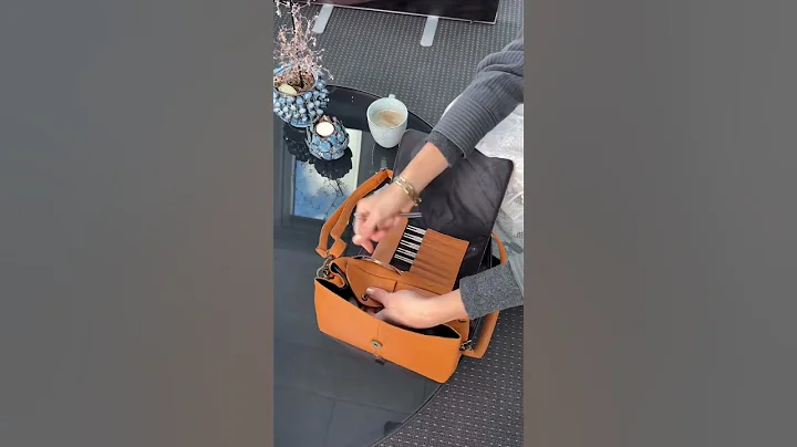 🌺 Fee - the versatile crossbody bag 🌺