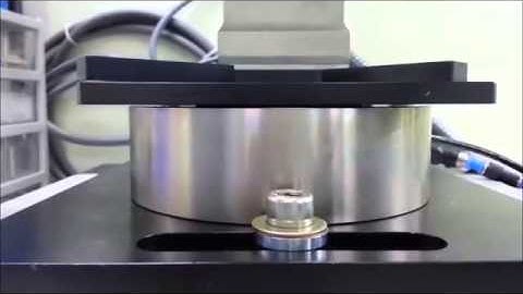 Ultrasonic assisted bonding method for heterogeneous microstructures using self-balanced zig