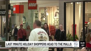 Last-minute Christmas shoppers head to the malls on Christmas Eve