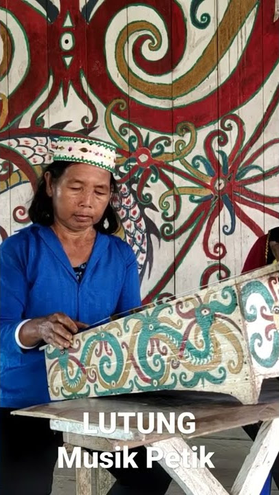 LUTUNG Alat Musik Tradisional Tunggal Dayak Kenyah Desa Bena Kabupaten Berau. Kaltim. Indonesia