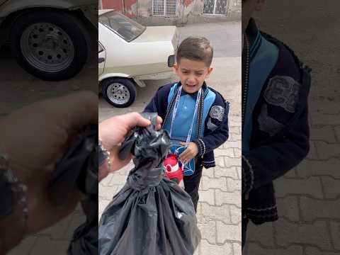 ماحدا رضي يكب كيس النفايات بس خلودة ساعدني