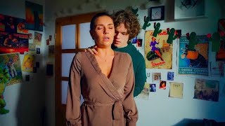 معلمه ف سن الأربعين بتحس بانجذاب شديد ناحية تلميذها وبتستني الفرصه المناسبه علشان تعبرله عن مشاعرها