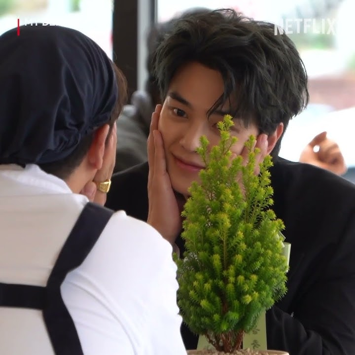 #SongKang loves playing with bubbles. Adorable.  #MyDemon #Netflix