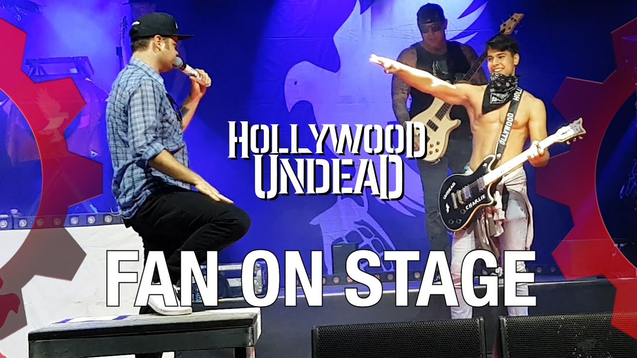 HOLLYWOOD UNDEAD - Fan on stage - LIVE