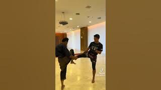 Johan Ghazali (JoJo) Belajar Teknik Dari Mahaguru Silat Cikgu Hairi - By: TikTok JohanGhazali