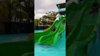 Seru Banget Meluncur di Kolam Renang Playing Water Slides in the Swimming Pool