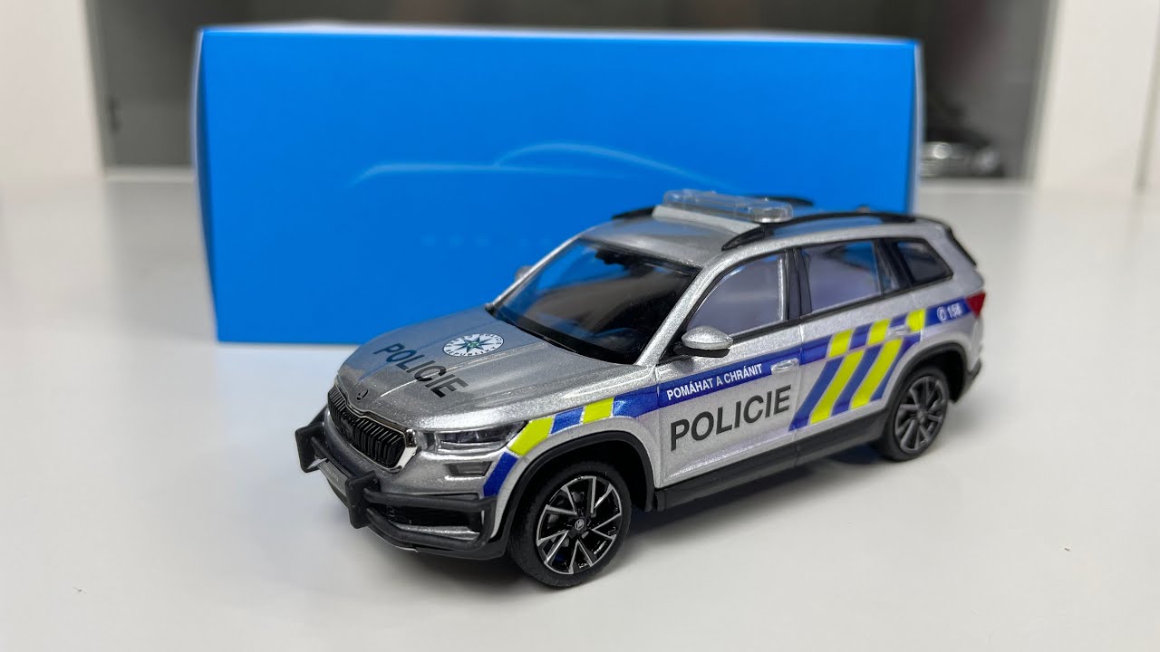 Miniature Abrex 1/43 Skoda Superb II – Police UK Metropolitan 2012