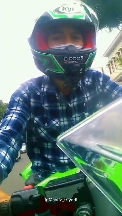 mangan bayem campur kemangi 🤣