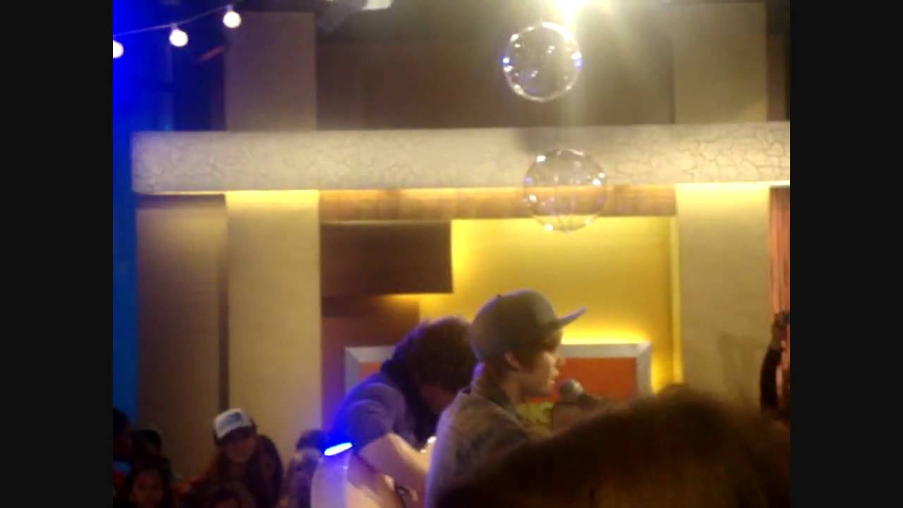 Justin Bieber Performing, Favorite Girl, One Less Lonely Girl, & Never Let You Go on GMA