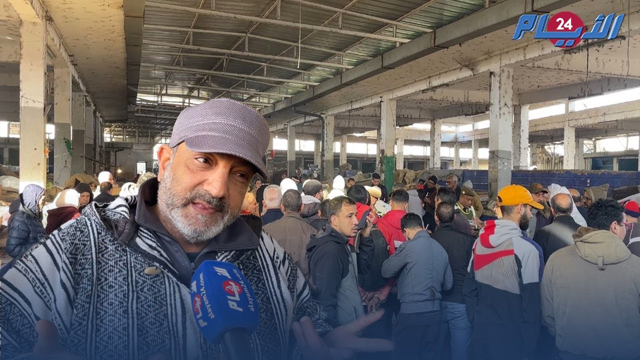 هدم أعرق سوق